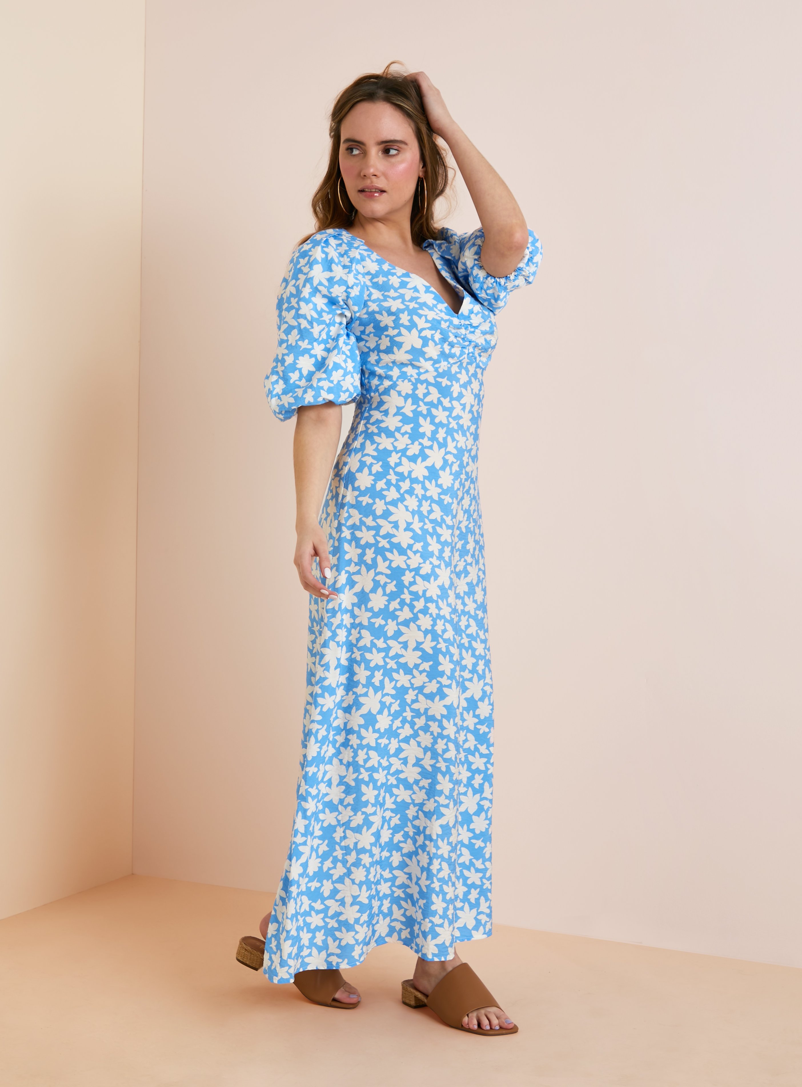 Everbelle Blue Floral Tuck Sleeve Midaxi Dress 8 - Image 1 thumbnail